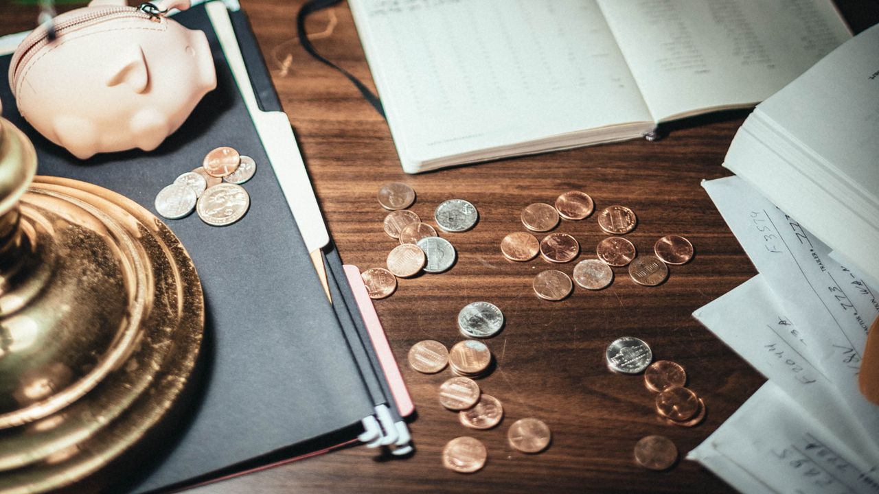 Planificación de finanzas personales sobre la mesa