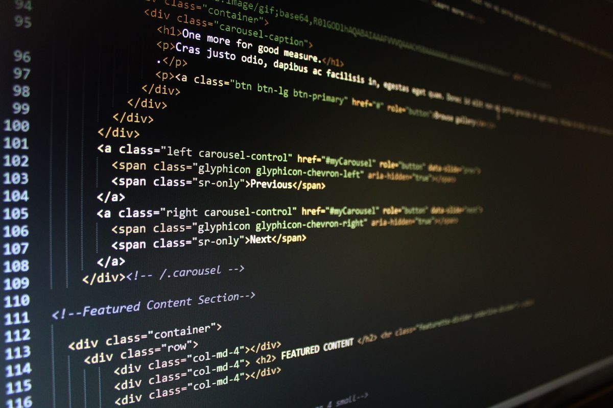 Pantalla con desarrollo web en marcha